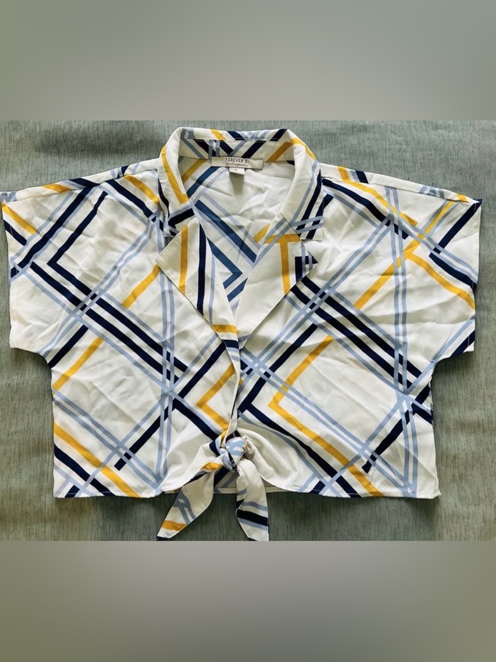 Forever 21 XS White Plaid Short-Sleeve Tie-Front Shirt